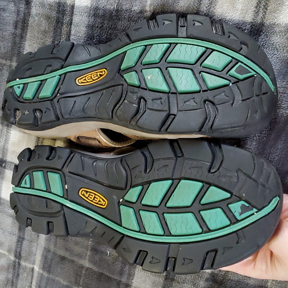 Keen Shoes - Picture 2 of 11